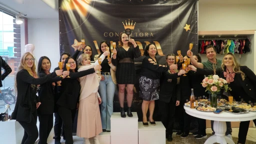 Consultoras MH brindando em um evento da marca